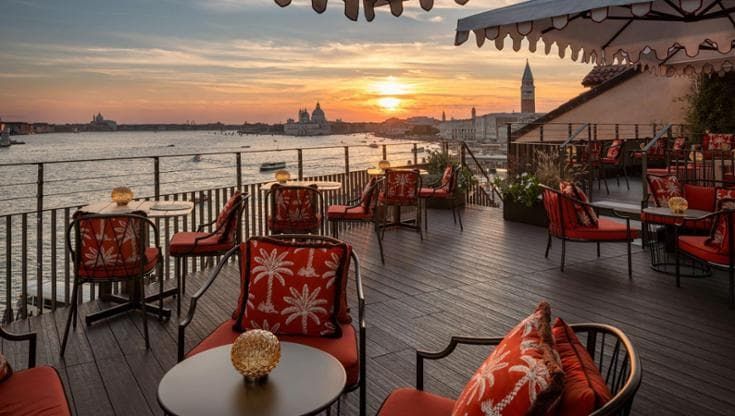 I migliori aperitivi con vista da Nord a Sud: un drink e la magia del tramonto