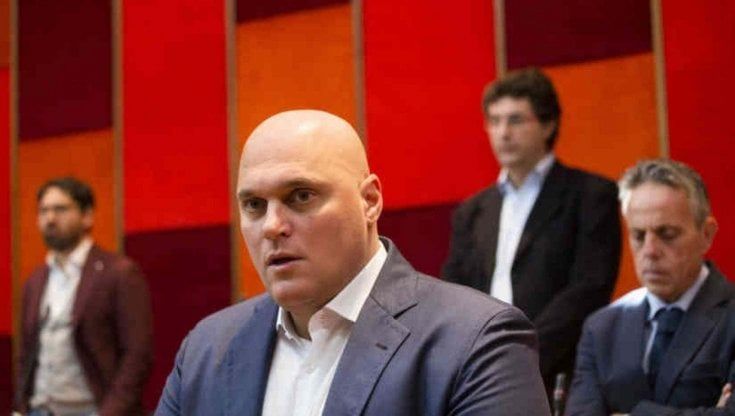 Il Terzo Polo corteggia Cesaro per vincere in Campania il derby con Forza Italia