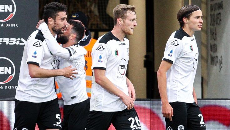 Spezia-Crotone 3-2, Erlic nel recupero ribalta i calabresi