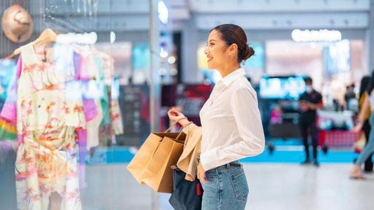Consumi, pesano incertezza economica e geopolitica: il 76% degli italiani è più cauto negli acquisti