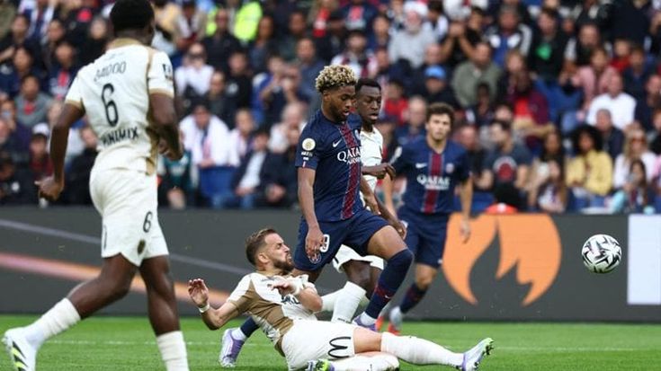 Francia, la Lega dice sì al Psg: rinviata la sfida con il Lens