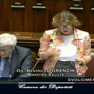 Lorenzin: "Vaccini, pronto decreto per obbligo a scuola". Ministra Fedeli: "Non si leda diritto all'istruzione"