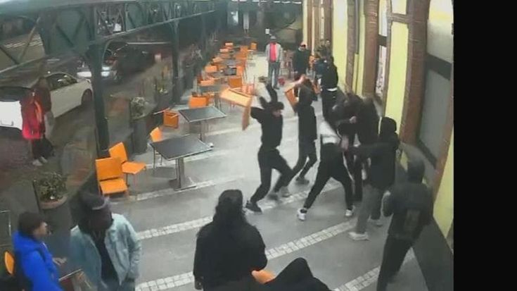 Maxirissa tra bande di adolescenti alla stazione di Ivrea, 15 denunciati: tre sono minorenni