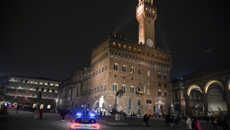 Escalation di rapine, tre in una notte. Accoltellato per rubargli lo smartphone 