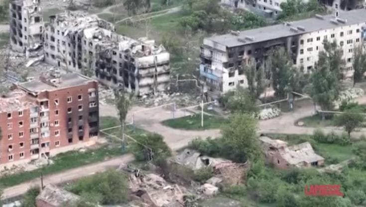 Ucraina, Ocheretyne nel Donetsk devastata dal passaggio dei russi: le immagini dal drone