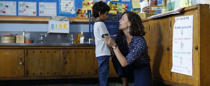 'Lontano da qui', Maggie Gyllenhaal diretta da Sara Colangelo: "La mia storia allegorica, contro la mediocrità"