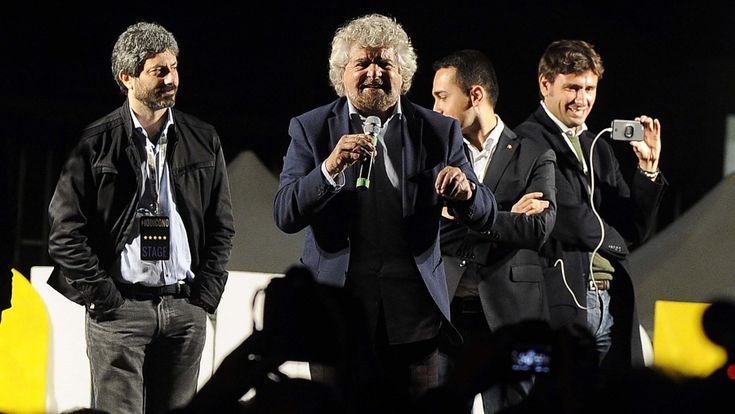 M5S, la debolezza di Di Maio: costretto a cedere potere mentre cresce il ruolo di Fico e Di Battista 