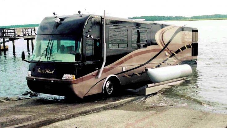 Ma quale attico, meglio investire sul super camper anfibio da 715 mila euro