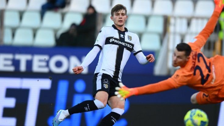 Serie B, Genoa e Reggina cadono a Parma e Palermo: Frosinone sempre più leader