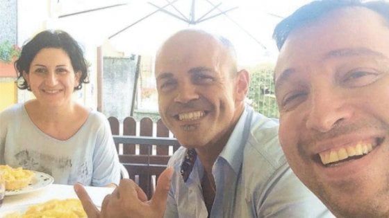 Quei tre bambini uniti dal tumore: "33 anni dopo, il nostro abbraccio" 