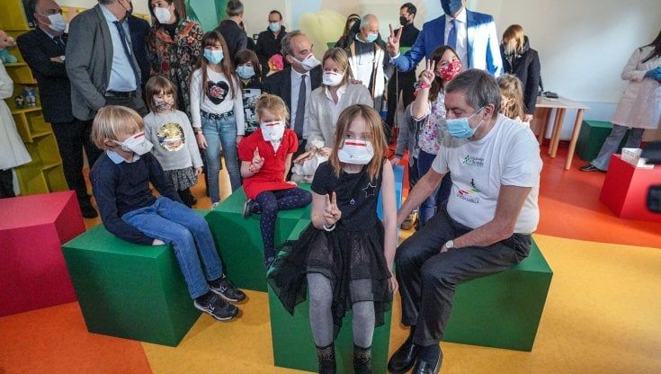 Covid, in Piemonte partite le vaccinazioni dei bimbi tra fiabe e Babbi Natale