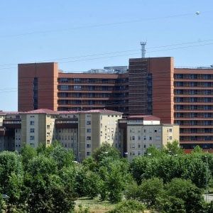 Nega al figlio 12enne i soldi per la ricarica del cellulare: accoltellata al braccio