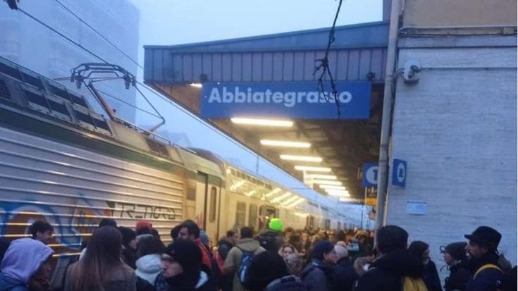 Treni pendolari, settanta convogli soppressi ogni giorno: la media più nera nella crisi Trenord