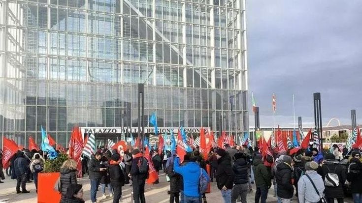 Konecta, c’è l’accordo: 180 uscite volontarie, trasferiti gli altri 900 addetti del call center