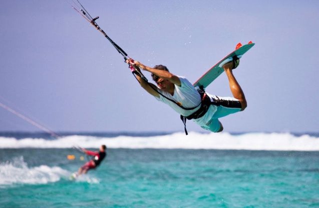 Circolo Posillipo, al via i corsi di Kitesurf per adulti e bambini