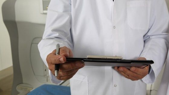 Doctor house. Ancora quei dolori articolari, ma che cosa ha la paziente? 