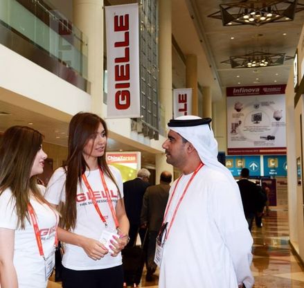 Ira dei fondamentalisti e minacce via web<br />per le hostess italiane alla fiera di Dubai