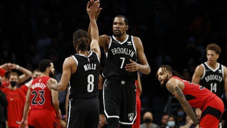 Nba: Golden State passa a New York, Phoenix e Brooklyn vincono all'overtime