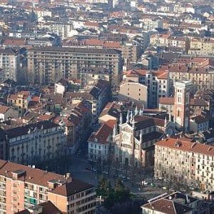 Torino, un feto di 10-15 settimane trovato in un contenitore in piazza Benefica