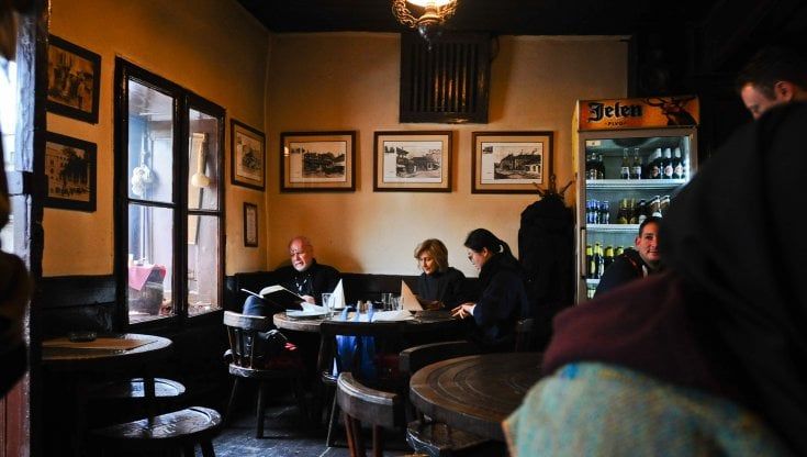 Firenze, piovono multe: festa notturna con 27 invitati e 39 a cena in un ristorante