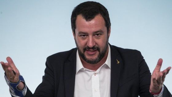Arresti al Cara di Mineo, Salvini elogia il procuratore: "Da Zuccaro solo buonsenso"