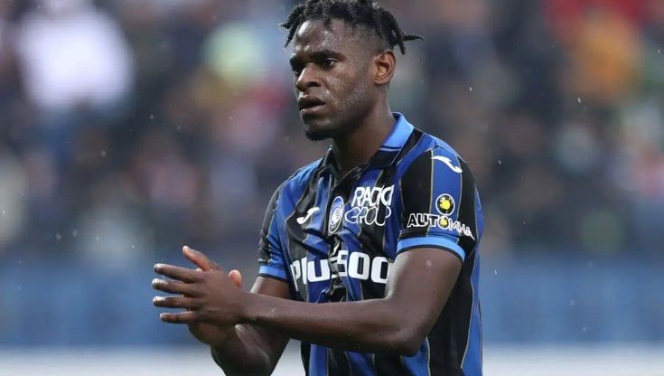 Zapata dell'Atalanta bloccato in banca dalla security: "Dove crede di andare? Non è un posto per lei"