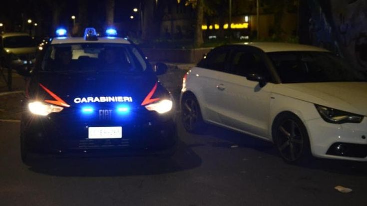 Entra in casa della ex e accoltella il nuovo compagno: 41enne arrestato per tentato omicidio