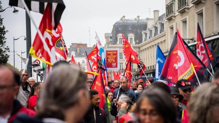Francia, rotto lo stallo sulla manovra. Ma a Parigi il rigore è dimezzato