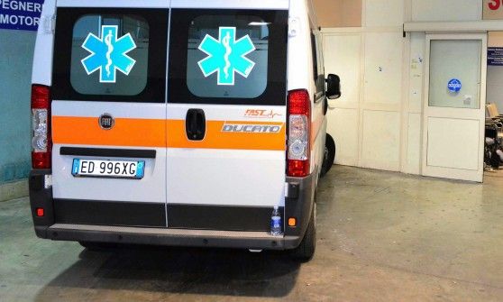 Incidente sul lavoro, operaio schiacciato da 200 chili di vetro