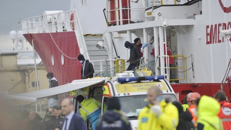 Approdata a Livorno anche la seconda nave dei migranti con 108 persone e 13 minori