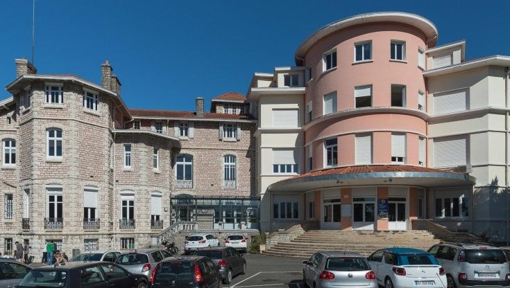 Francia, una professoressa uccisa a coltellate da uno studente di 16 anni