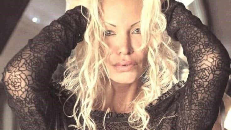 L'incubo dell'ex pornostar: "Rubata la mia vita digitale: la usano gli hacker"