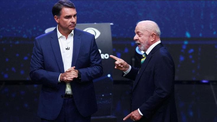 Elezioni in Brasile, Lula e Bolsonaro ai ferri corti in tv: il dibattito tra insulti e smorfie