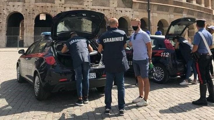 Finte prevendite, freezing e audioguide a pagamento: tutte le truffe ai visitatori del Colosseo