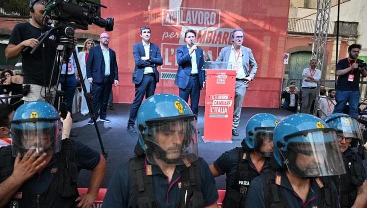 Campo largo, esordio con proteste: “Partiamo dal Sud per vincere”