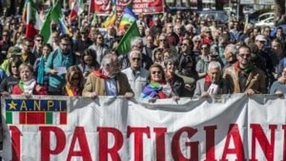 Coronavirus Roma, l'invito dell'Anpi: "Il 25 aprile affacciamoci alla finestra e cantiamo Bella Ciao"