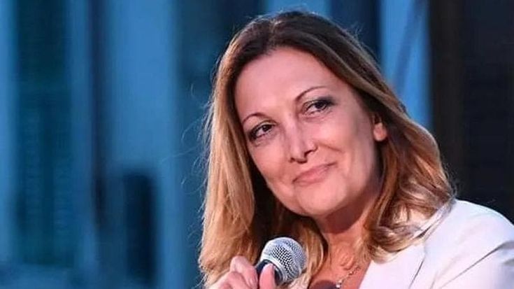 “Un caffè con l’assassino”: Raffaella Fanelli racconta i misteri d’Italia in un podcast