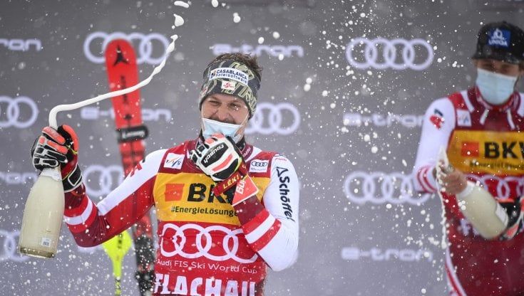 Sci, Cdm: la prima volta di Feller, suo lo slalom di Flachau. Stagione finita per Kilde