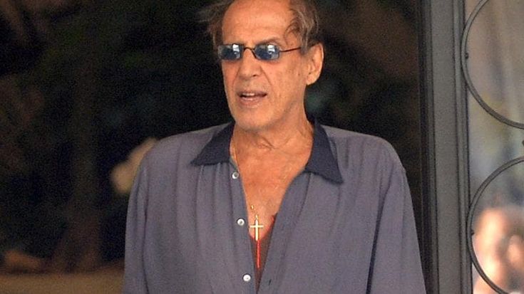 Antonio Maria Segatori: “Celentano è mio padre”. Lui: “No, sono tuo nonno!”