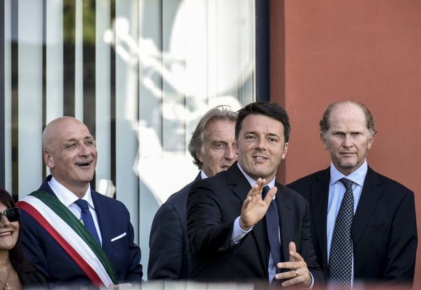 Renzi a Pozzuoli con De Luca, Montezemolo e Ballabio