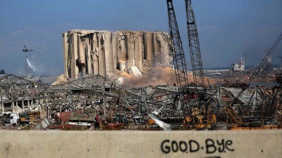 Libano, ferito il cuore economico della capitale. Distrutta la piazza delle proteste