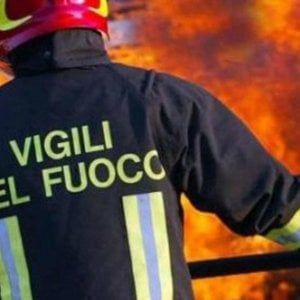 Potenza, si finge vigile del fuoco e promette assunzioni in cambio di denaro