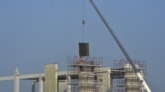 Ambientalisti: "Comune sospenda i permessi del mall". Sogeap: "Piano di sviluppo procede"