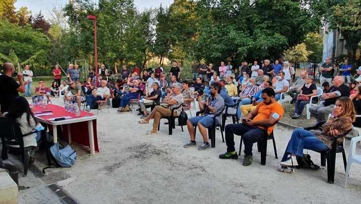 "Noi produciamo semiassi, il fondo finanziario licenziamenti": la lotta dei lavoratori Gkn a Parma