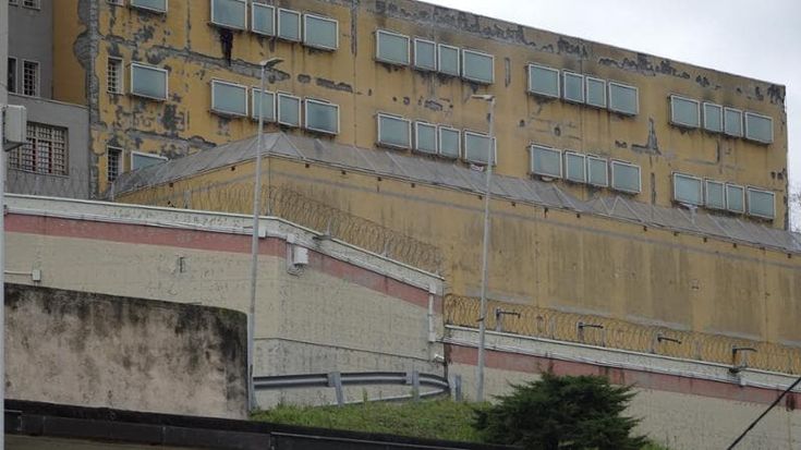 Carcere di Genova Pontedecimo, niente medico nel fine settimana per le donne, e il dentista si paga. La visita dei Radicali per l'8 marzo
