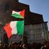 In corteo coi tricolori: “Lottiamo per il futuro del Paese, la bandiera italiana è di tutti”