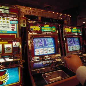 Cuneo, il rogo dei videopoker appiccato dai gestori