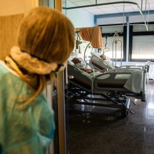 Liguria, calano ancora i contagi ma il picco non va giù  “E ci staremo 10 giorni” 