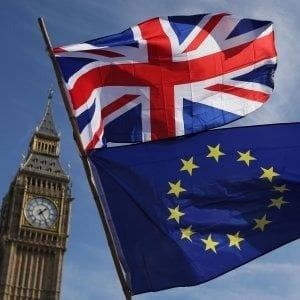 Non funziona il settled status: una coppia di europei trattenuta per ore in aeroporto