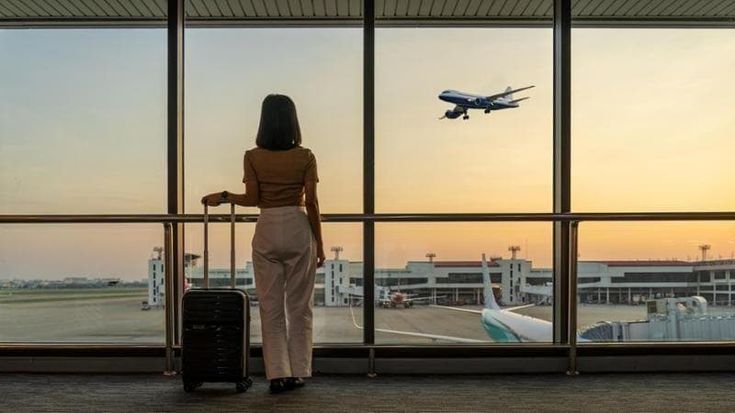Volo cancellato, c’è il rimborso anche per le commissioni ai siti Internet: lo dice la Corte Ue